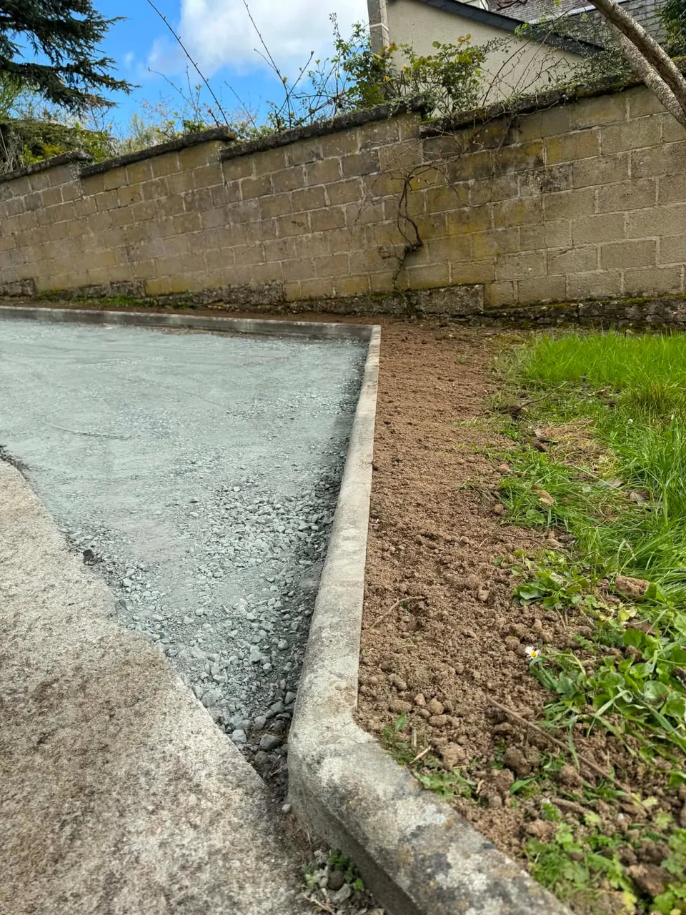 Terrain remis à nu et fond de forme stabilisé par 2BTP à Chinon